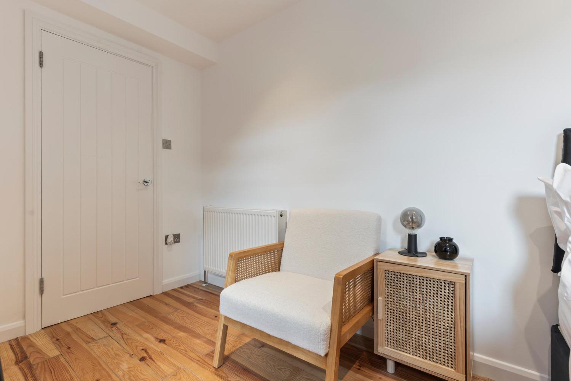 Apartamento Charming 2-bed Flat With Garden In Londres